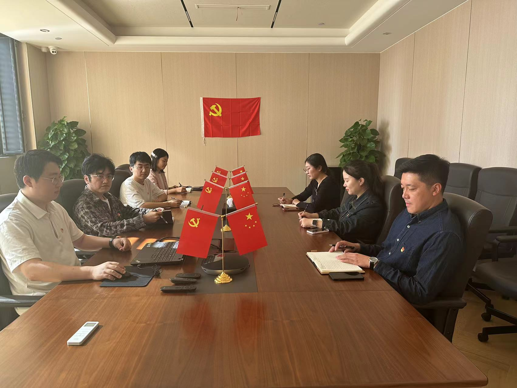 中国共产党2025新澳门2025免费原料网支部委员会 开展“坚持党性原则涵养清风正气”党课活动(图1)